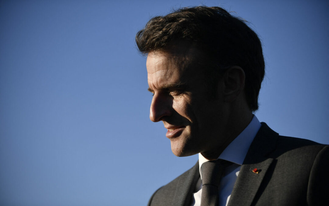 Ligue 1 : Emmanuel Macron entre dans la danse